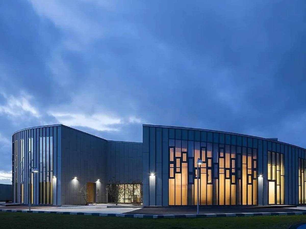 Futbolista mexicano es condenado a la cárcel en Europa: Así es la temible celda