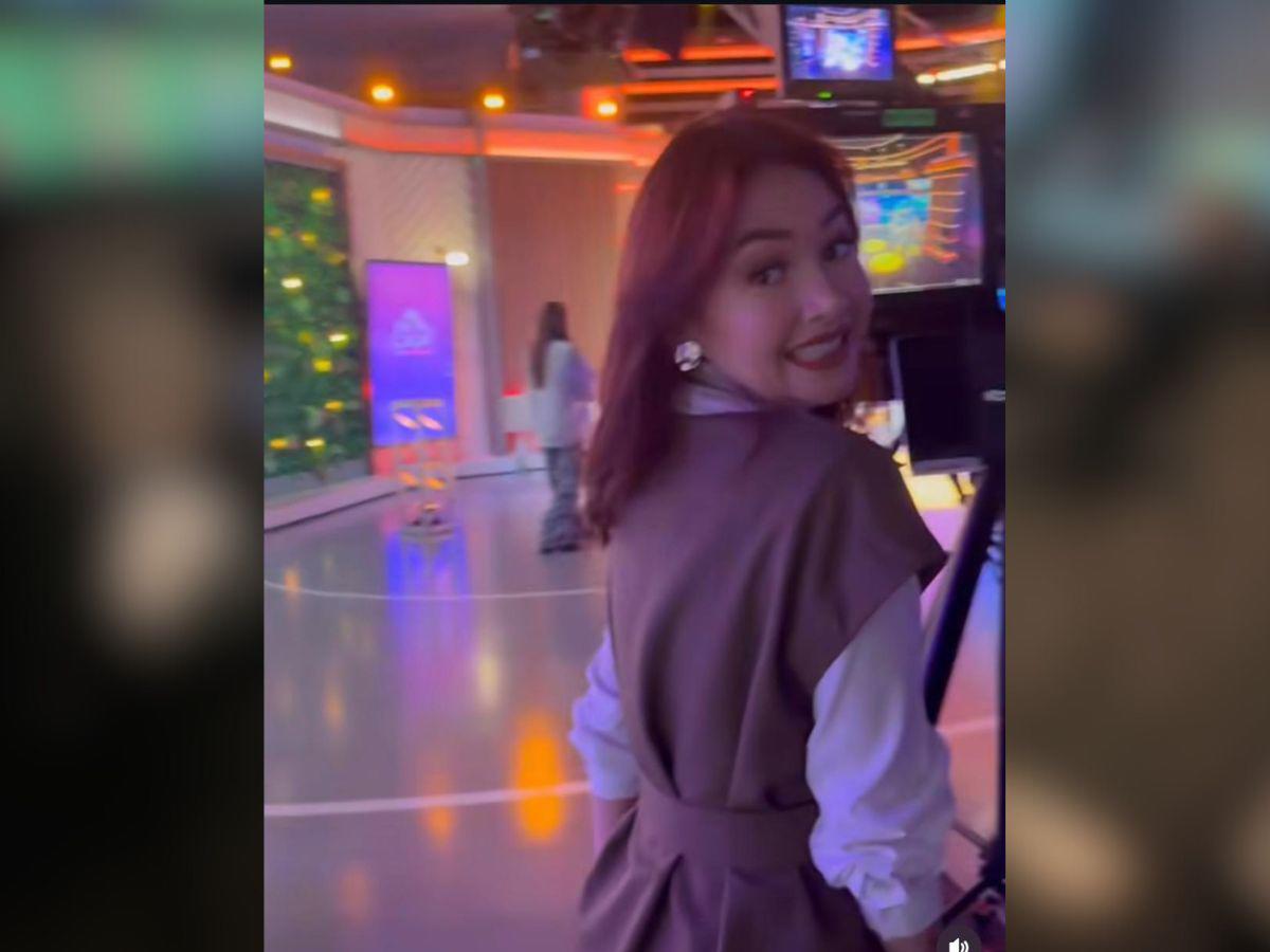 ¿Nuevo trabajo? Jennifer Aplícano sorprende desde Telemundo