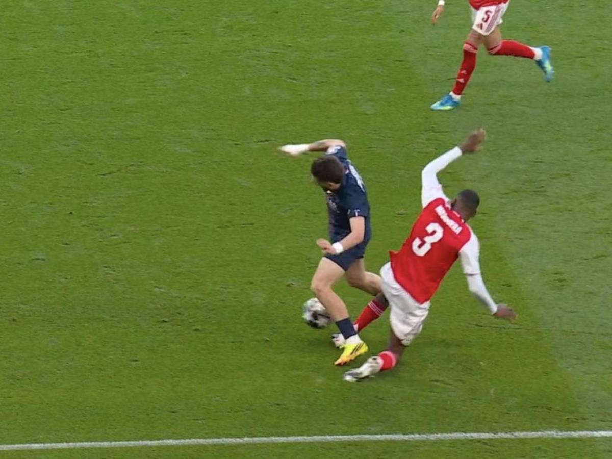 Indignación en Arsenal, PSG celebra, sorpresa con MVP y lo que pasó con el villano