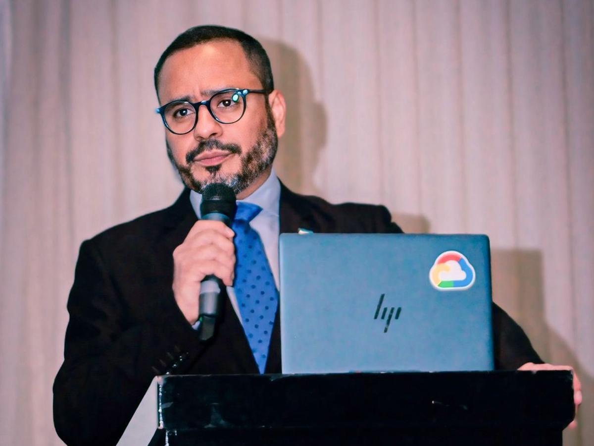 José Antonio Morales, gerente general de Hondutel.