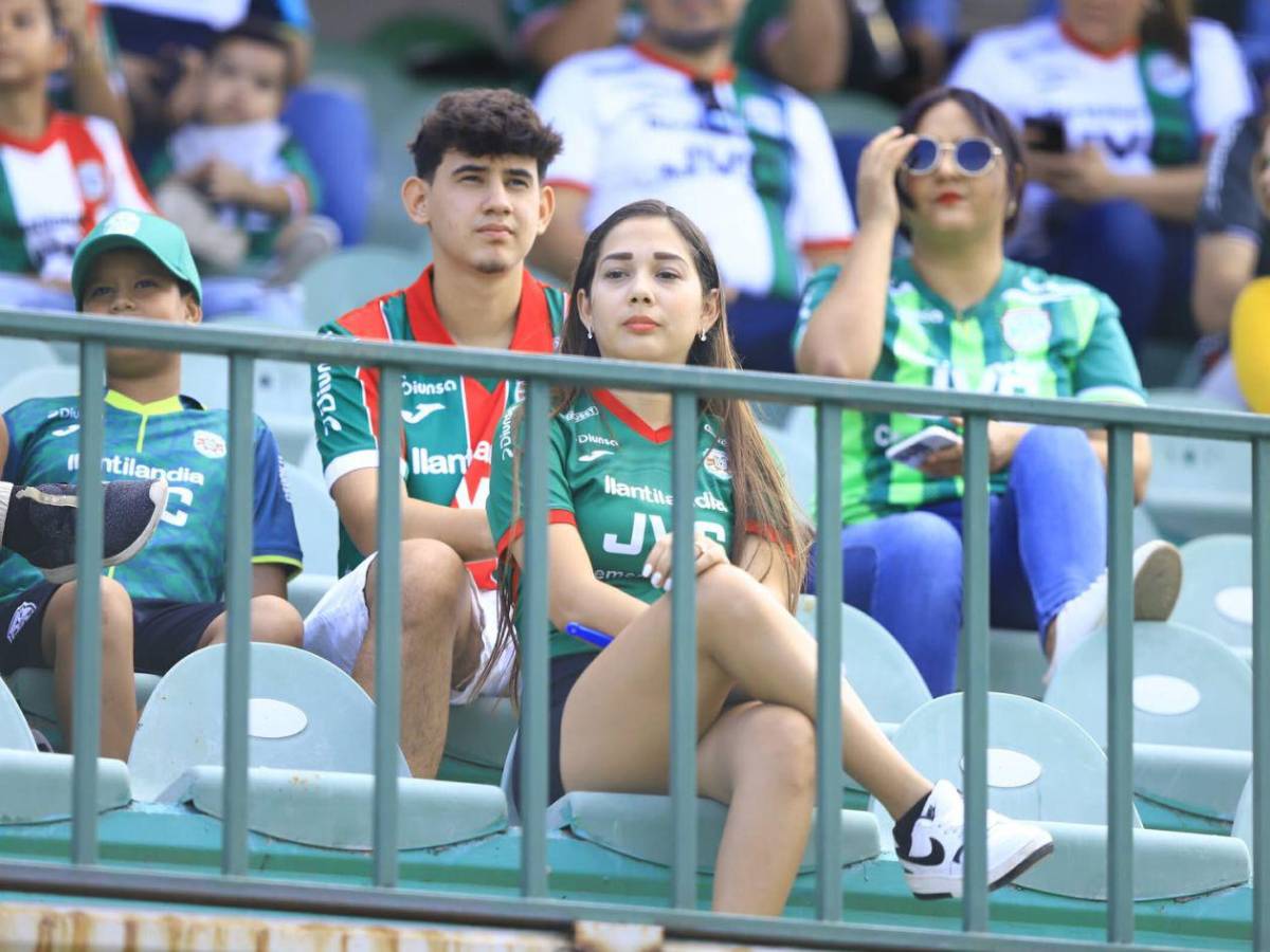 Chicas lindas y ambiente familiar en las gradas del Yankel Rosenthal