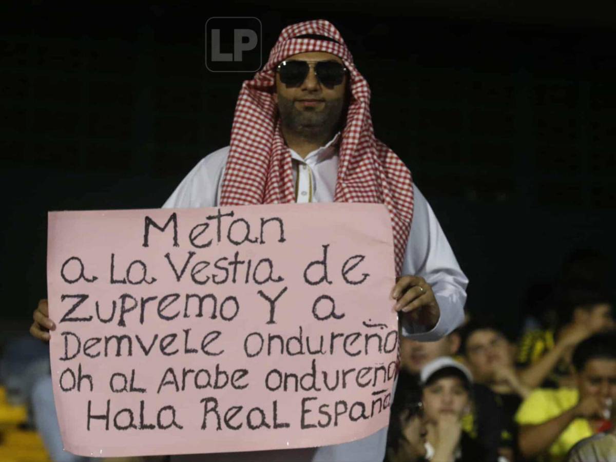 Aficionado disfrazado de jeque, bellas chicas y ambientazo en el Francisco Morazán