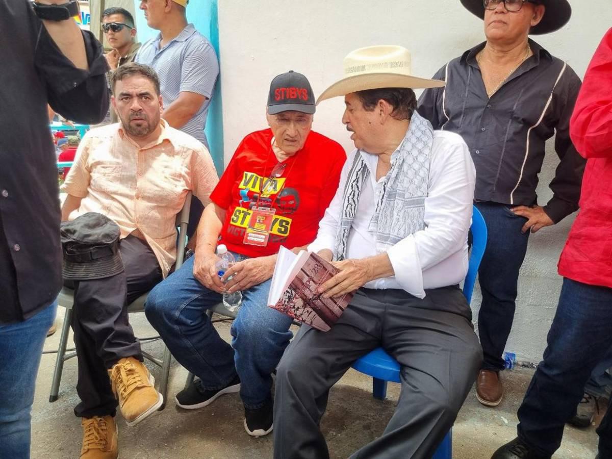 Este viejo loco, enfermo mental: Padre critica libro 'El Golpe 28-J'