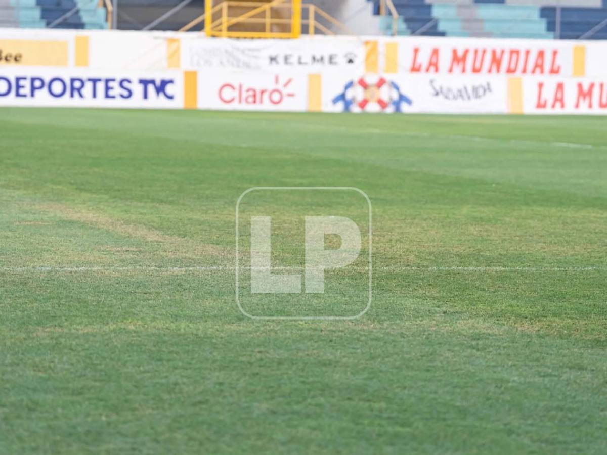 Las lindas chicas del Real España-Olimpia y así luce la cancha del Morazán