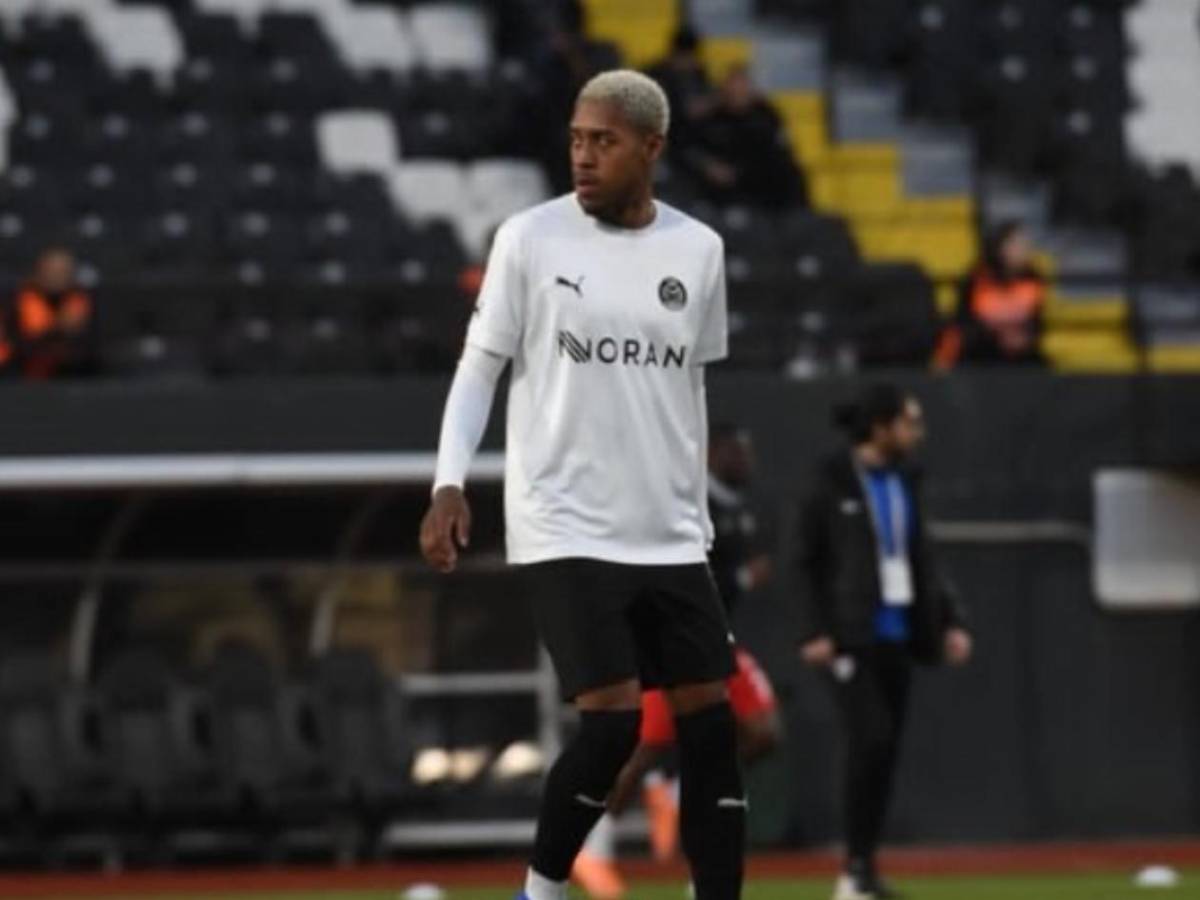 Fotos: Futbolista hondureño sorprendió a joven en Europa con dos gestos