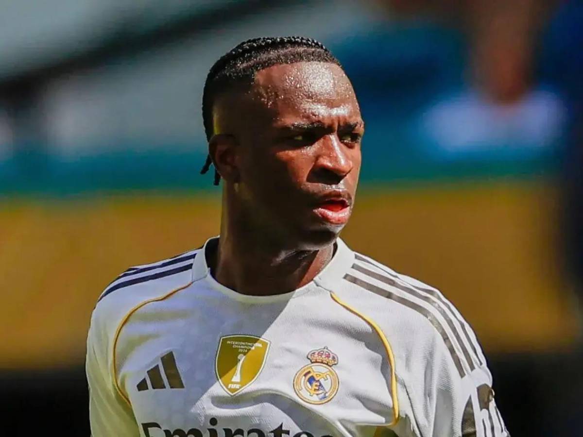 Vinicius envuelto en triángulo amoroso: modelo destapa infidelidad y la reacción del brasileño