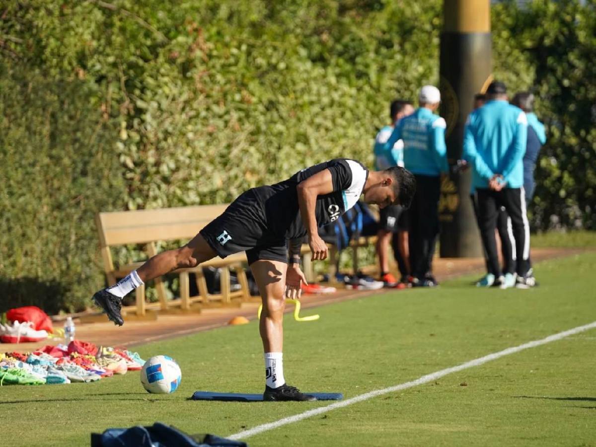 Futbolista fue rapado en la Selección de Honduras: sorprendió con su look