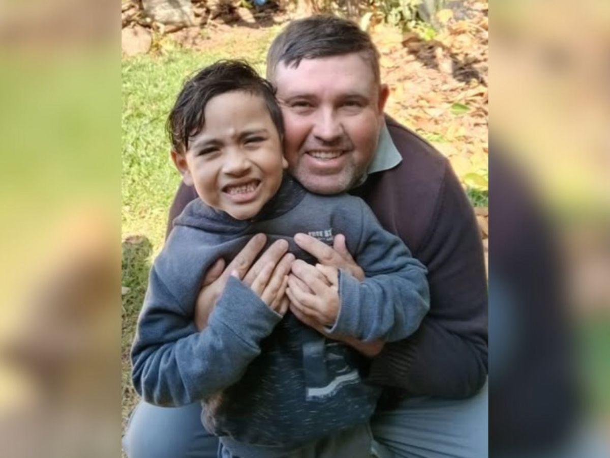 Mató a su hijo al tirarlo de un puente para vengarse de su ex