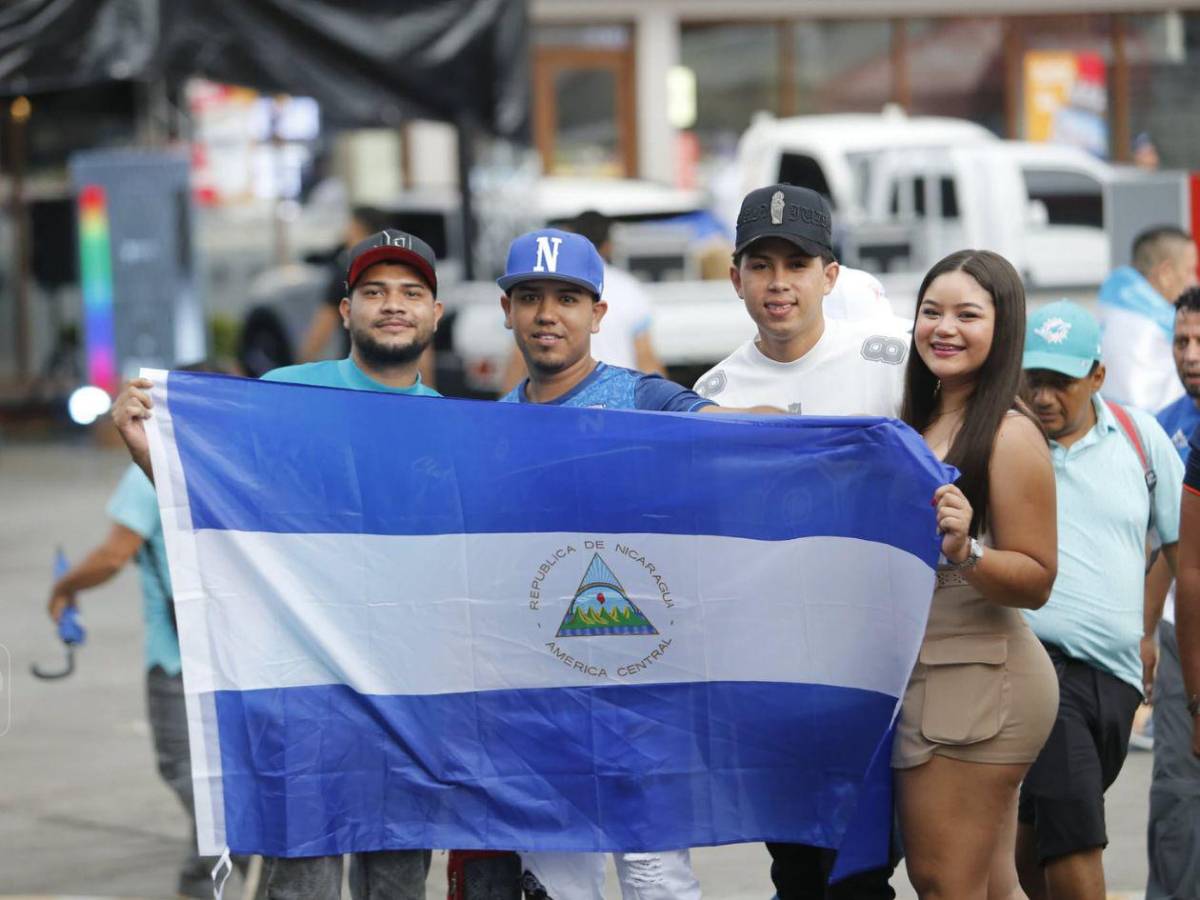 Infiltrados para el Honduras-Nicaragua, la Copa y reconocido DT presente
