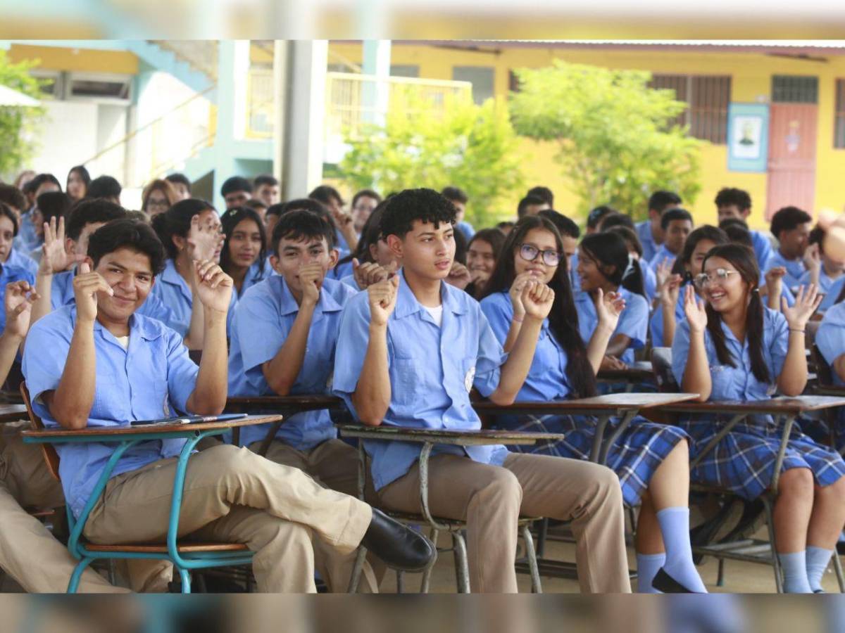 Mente Sana comparte jornada especial con estudiantes del Soledad Fernández