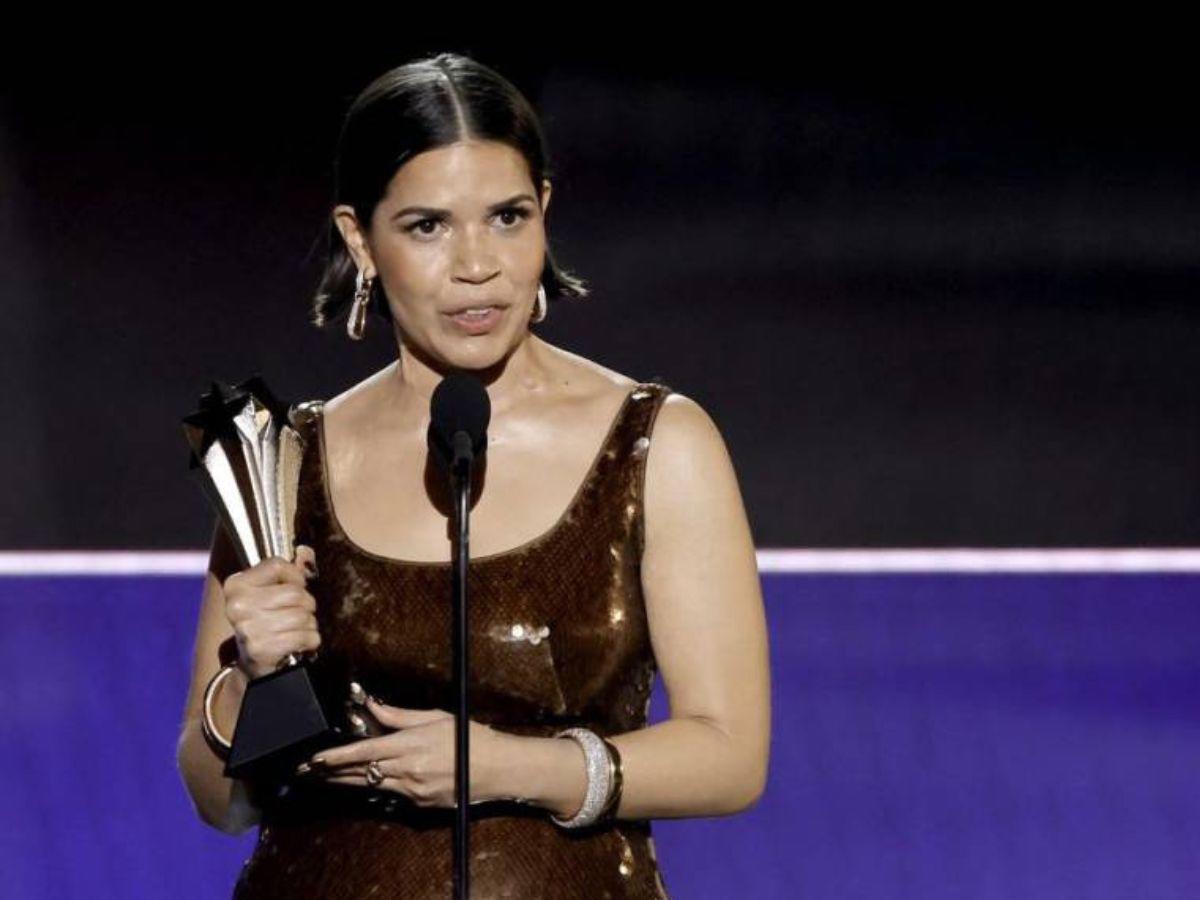 “Crecí como una chica hondureño-estadounidense de primera generación, enamorada de la televisión, el cine y el teatro, que deseaba desesperadamente ser parte de un legado narrativo en el que no podía verme reflejada”, expresó en su discurso en los Critics Choice Awards.