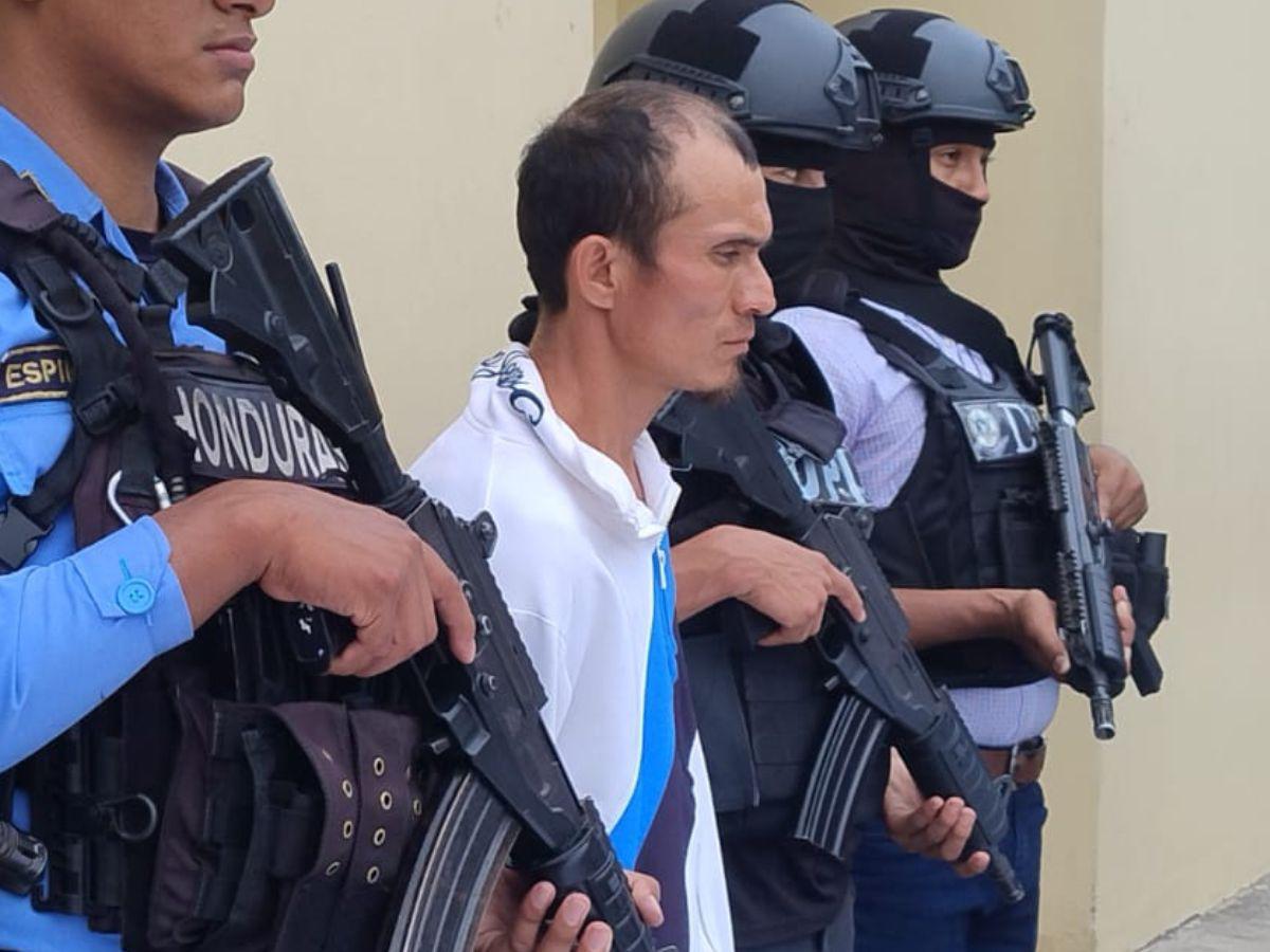 El pequeño Jhonny ni sospechaba que su asesino lo vigilaba hasta en la escuela