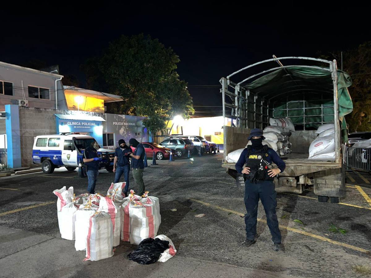 Decomisan 462 kilos de cocaína en Cofradía; droga iba oculta en un camión