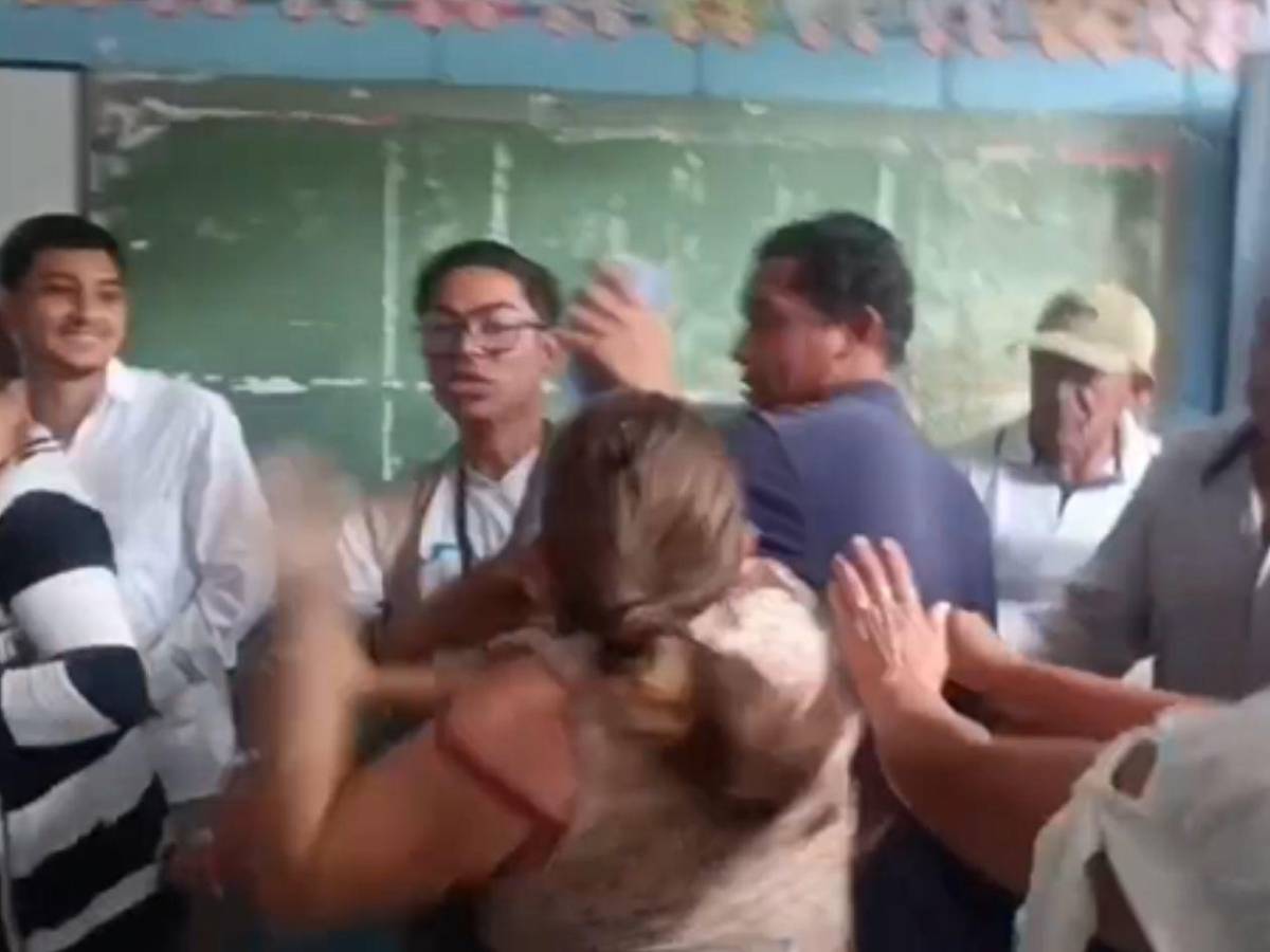 Golpes, abucheos y controversias en elecciones generales en Honduras