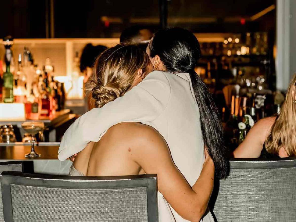 La mejor futbolista del mundo se casó con excompañera: su boda causa revuelo