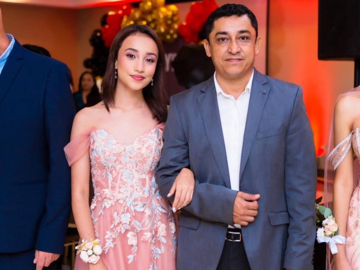 Seniors de la Saint Paul Academy celebran su logro académico