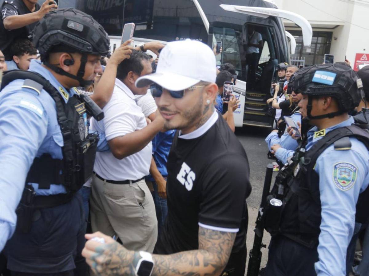 Selección Salvadoreña de Tiktokers desata furor en su llegada al Morazán