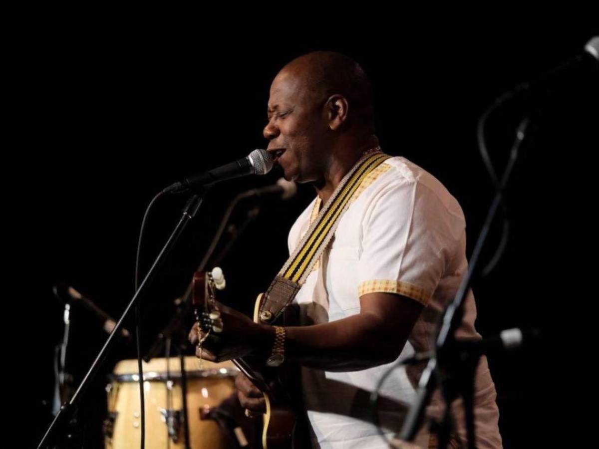 Momentos inolvidables en la vida del cantante Aurelio Martínez