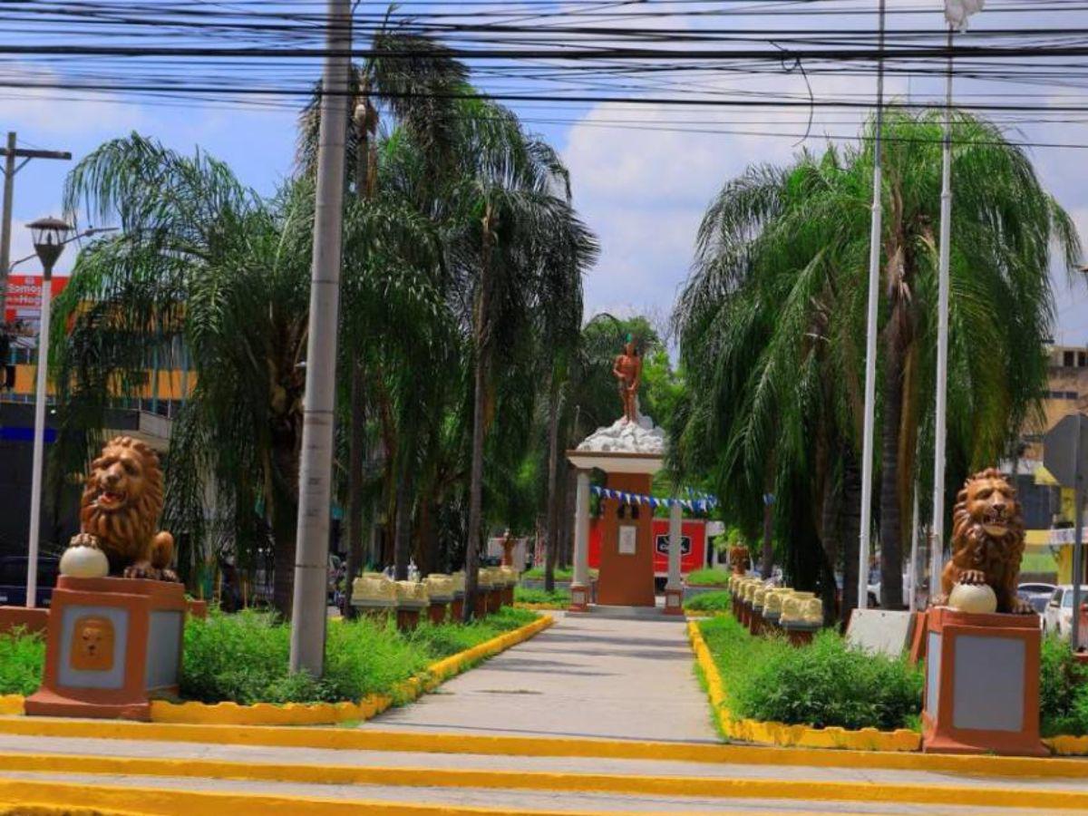 ¿Sabes qué significa los dos leones de la Avenida Lempira?