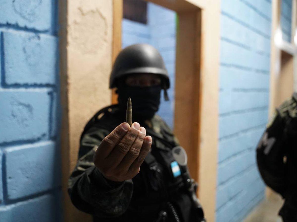 $!Municiones, armas de grueso calibre, dinero en efectivo y drogas encontraron militares en las requisas a cárceles del país.