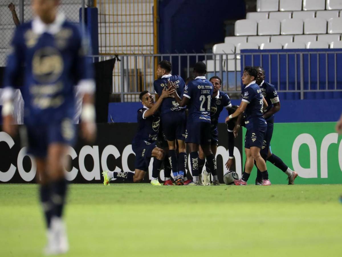 La fiesta de Motagua, el villano del Alianza, enfado con el árbitro y rubia roba miradas