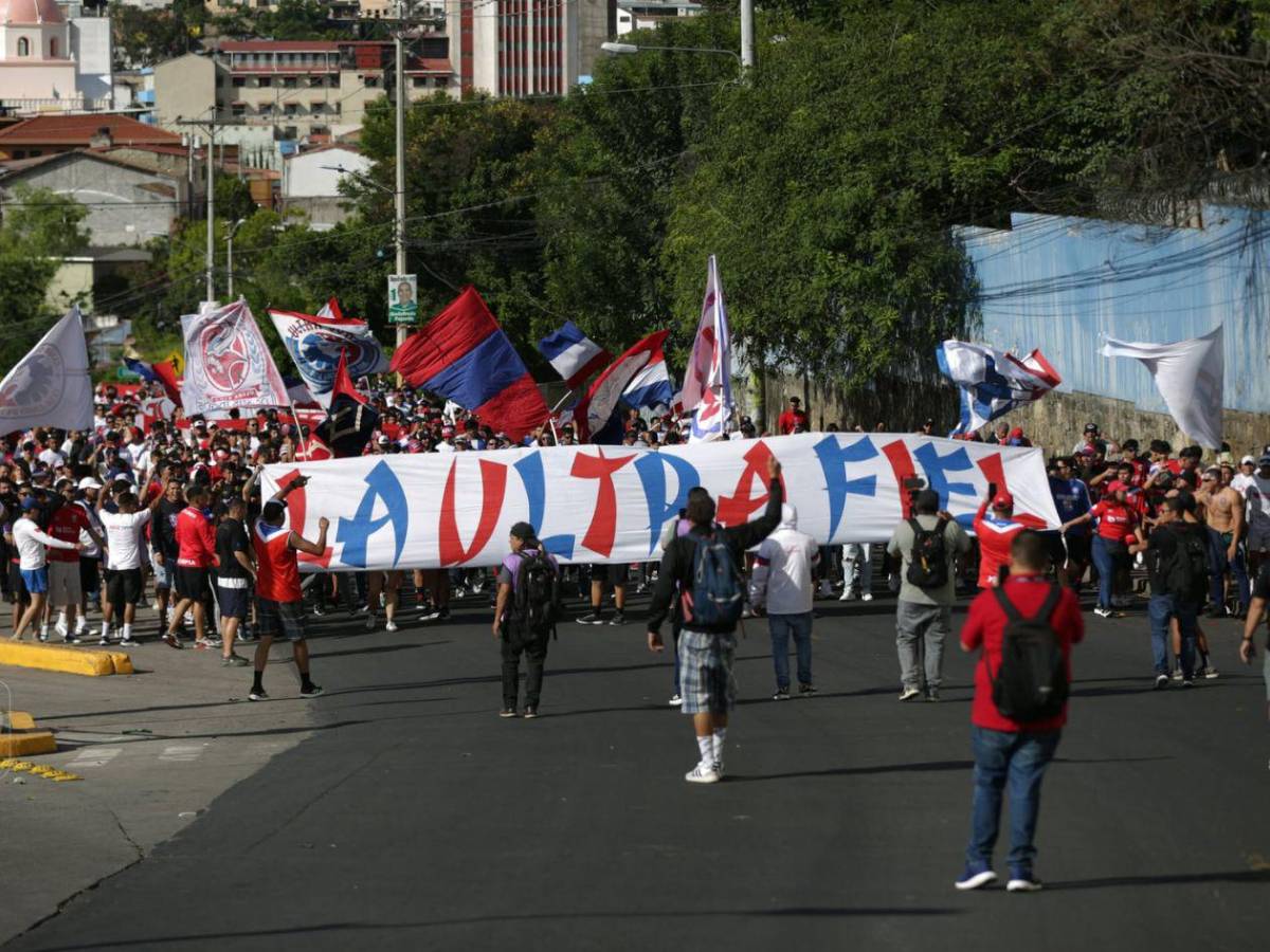 Olimpia vs Real España: chicas roban suspiros y ambiente de fiesta en el Nacional