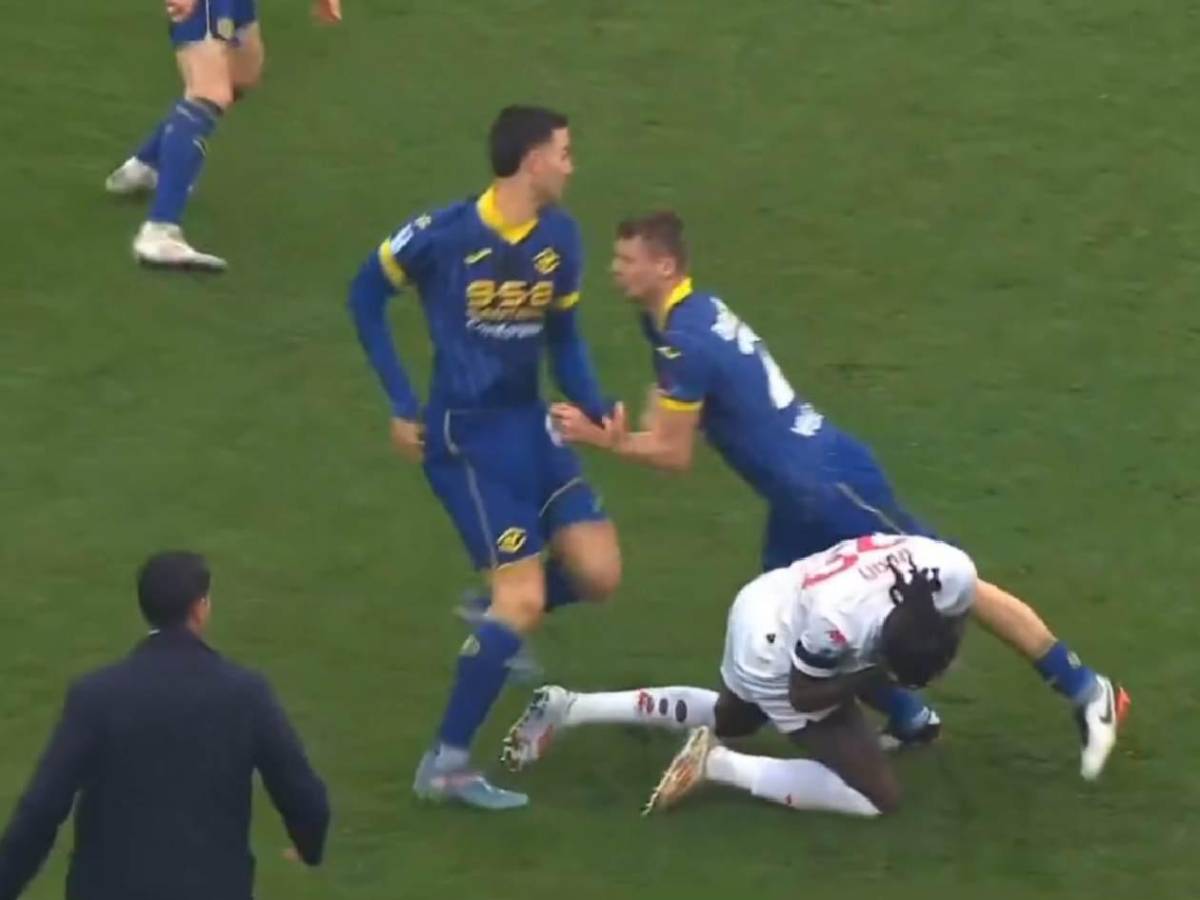 Susto en Italia: sufrió un fuerte golpe y se desplomó en pleno partido