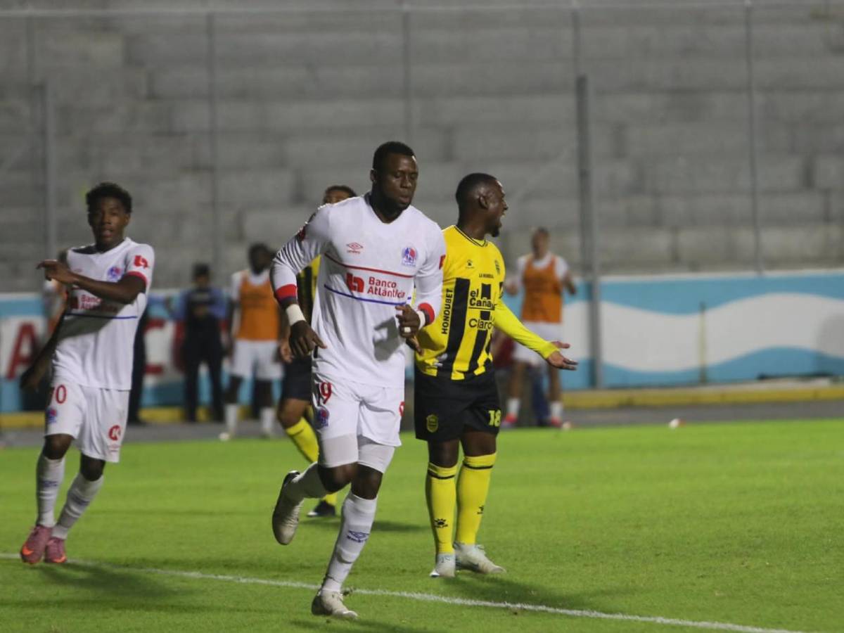 Hija de leyenda, enfado de Menjívar, las grúas en el Nacional y petición a Moya