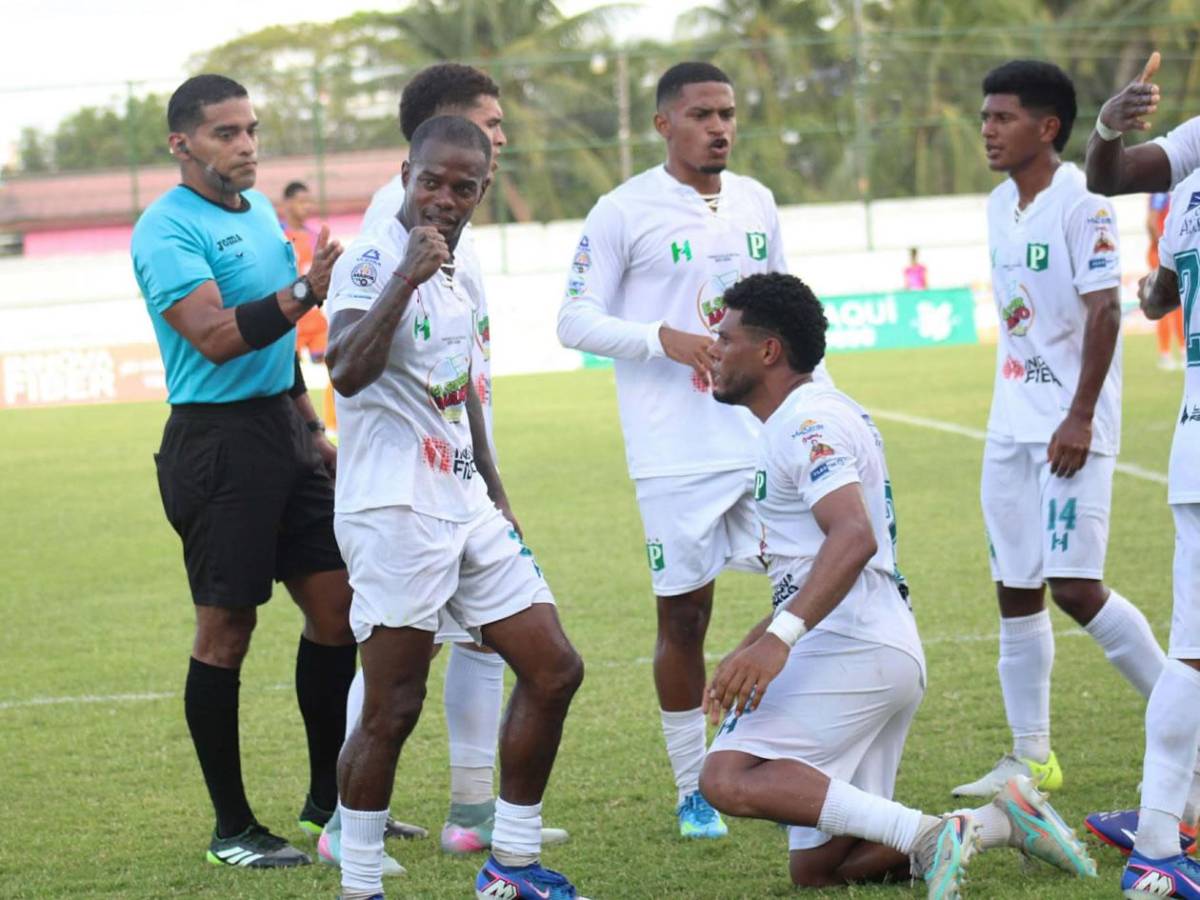 Marcó triplete y recibió beso, polémicas del FVS, selfie de Motagua y Victoria se hunde