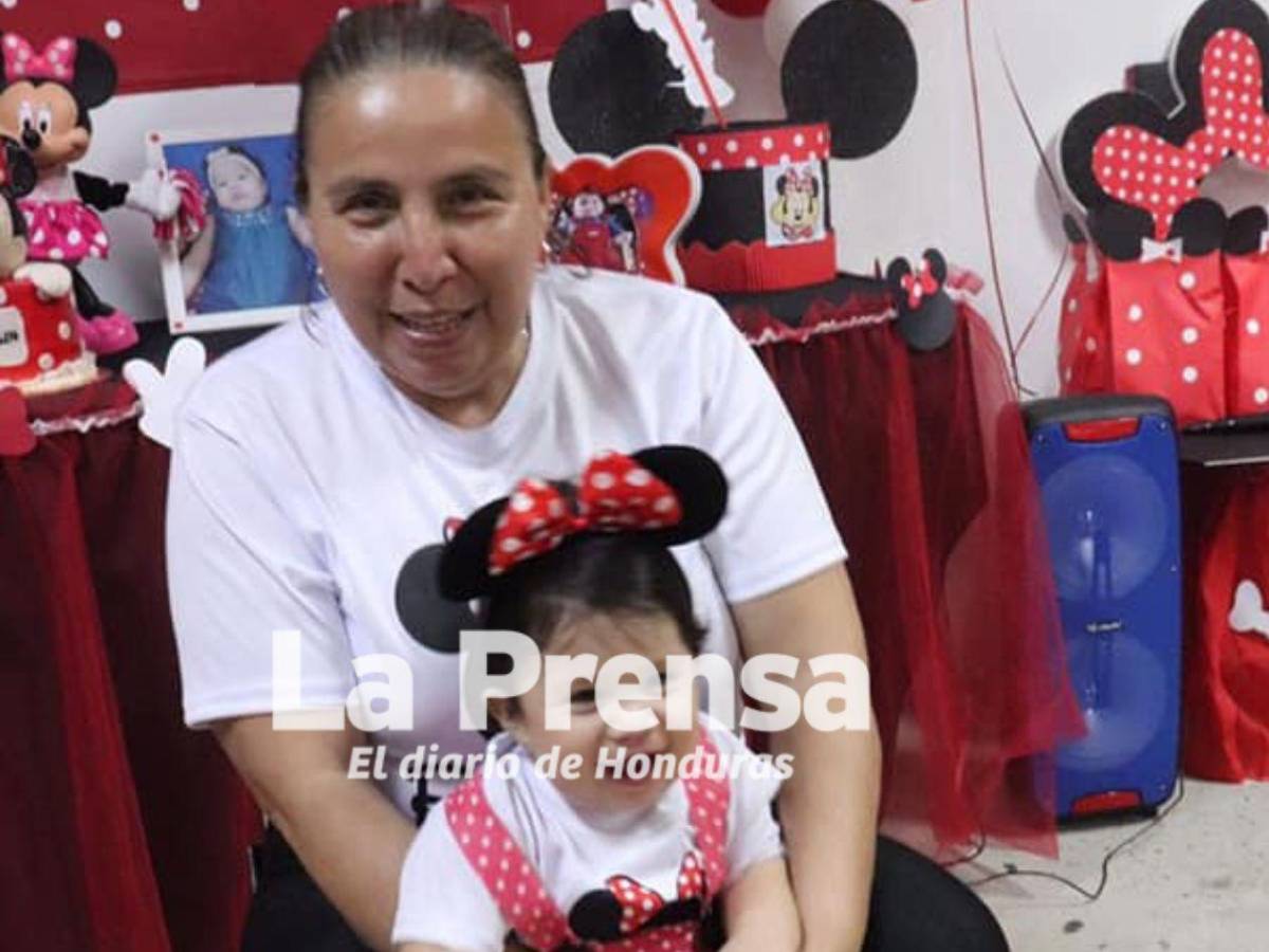 ¿Quién es la mujer que atendió el parto de la bebé que nació dentro de un carro en San Pedro Sula?
