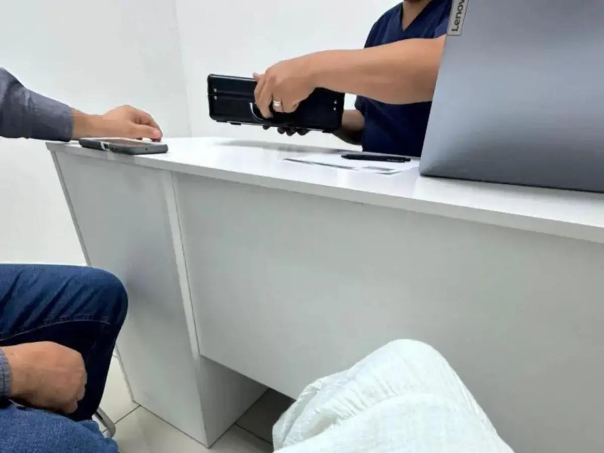 Celulares, computadora y escáneres: hallazgos en Nueva Med, clínica denunciada por LA PRENSA