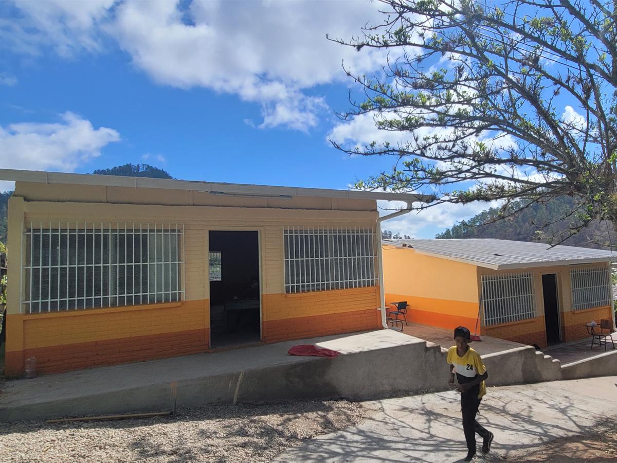 Una iniciativa de Alianza por la Educación: Fundación Ficohsa ha rehabilitado 15 centros educativos
