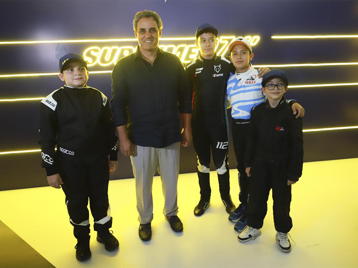 Juan Pablo Montoya, piloto colombiano, respalda la calidad de Supreme 97 durante su lanzamiento en Honduras.