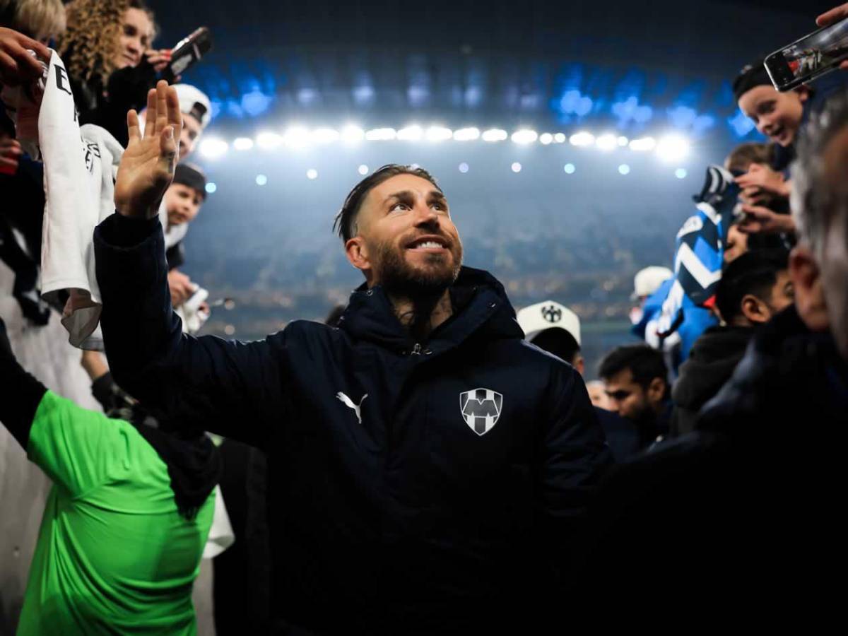Sergio Ramos debutó con Monterrey: causa locura y casi hace un golazo