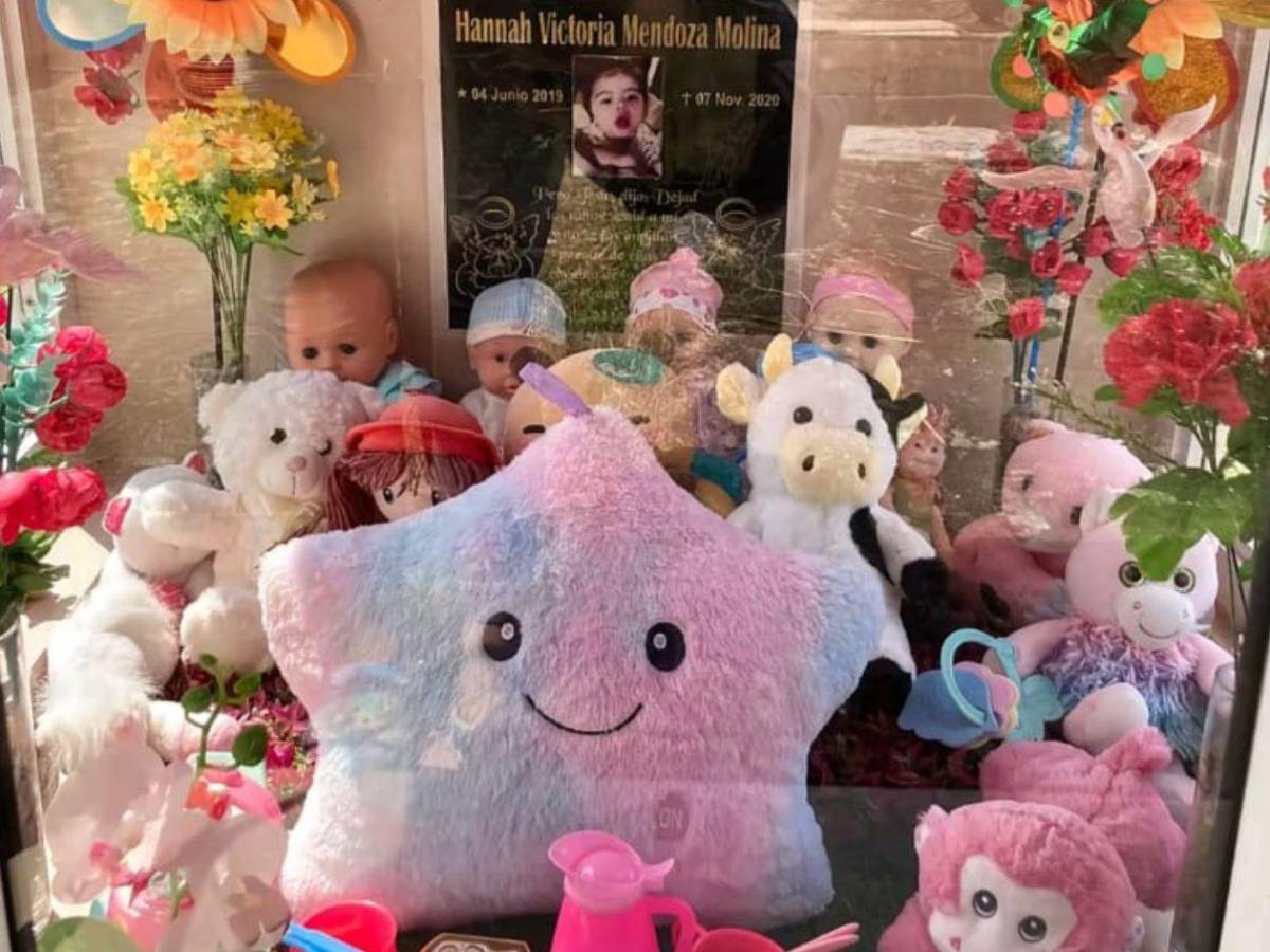 Con un angelito no: Profanan tumba de niña hondureña para robarle sus juguetes en Navidad