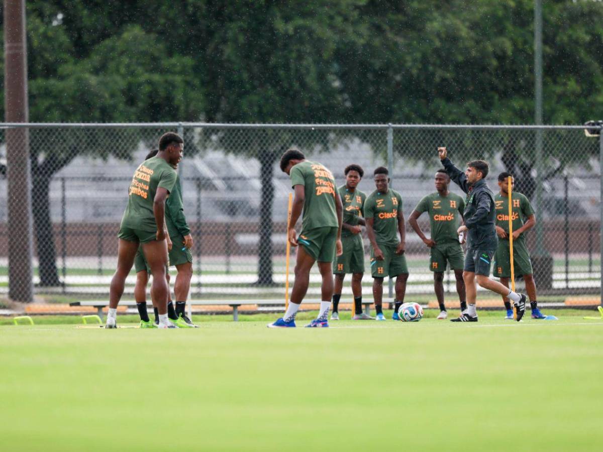 Invitado de lujo y alarma con Jorge Álvarez: así entrenó la Selección de Honduras