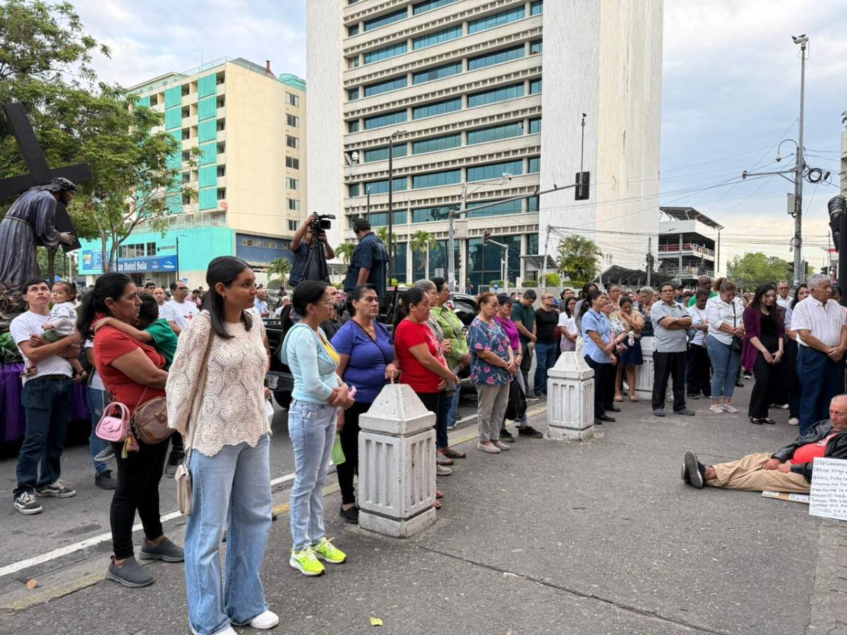 “Dios nos llama a servir”: fe, sacrificio y reflexión en el inicio del Viernes Santo en San Pedro Sula