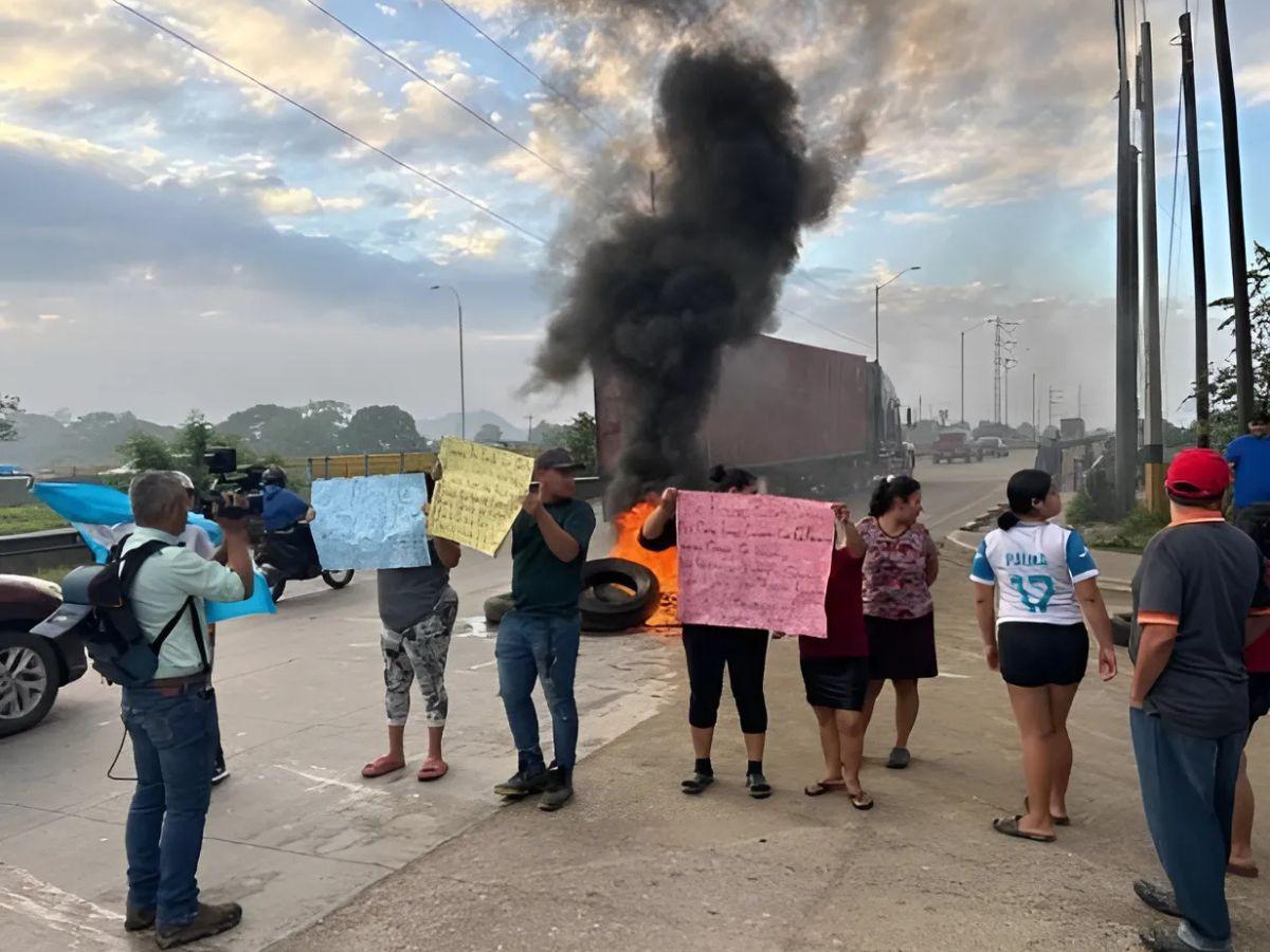 Los residentes exigen una respuesta de las autoridades.