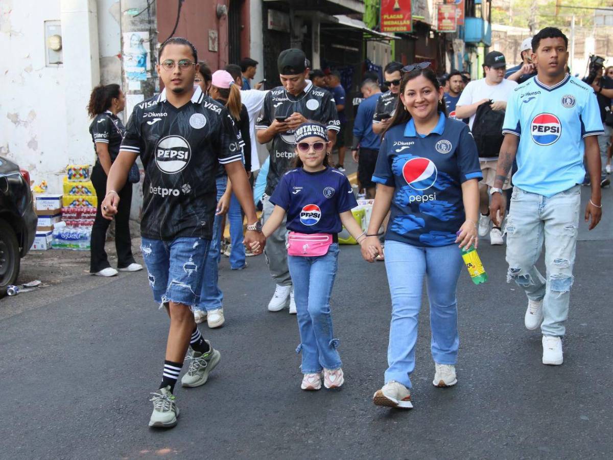 Motagua-Marathón: Beso de famosa periodista y ambientazo previo a la Gran Final