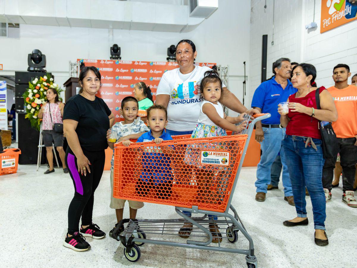 La Mundial inaugura su 17va tienda en el sector López Arellano