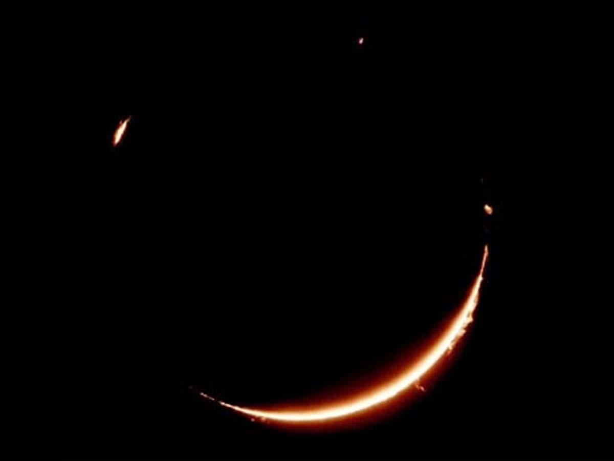 Eclipse total de Sol sorprende a millones con dos minutos de oscuridad