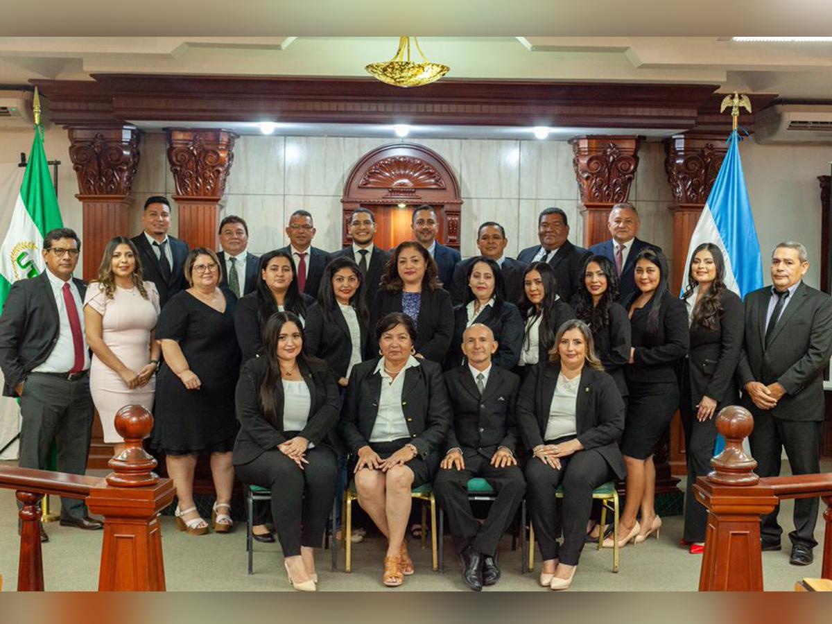 La carrera de Derecho de UTH cuenta con un personal docente muy capacitado y con experiencia en el área.