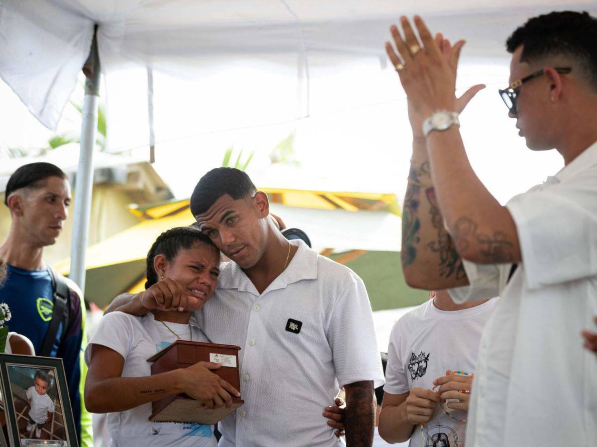 “No es nada fácil”: venezolano despide a su madre, esposa y dos hijas fallecidas tras terremoto en Venezuela