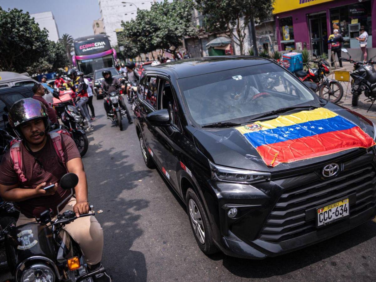 Venezolanos lloran de felicidad y festejan en las calles la captura de Maduro