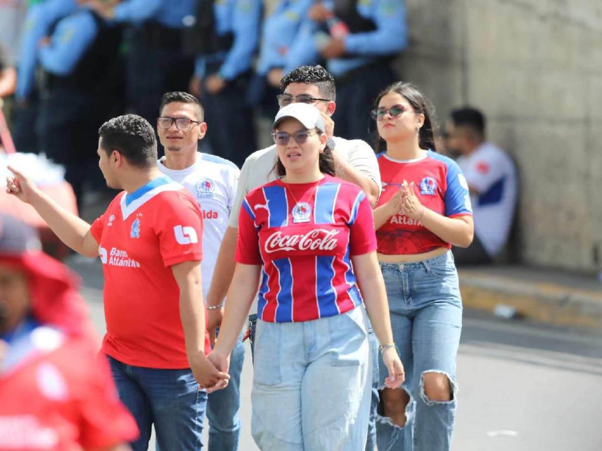 Derroche de bellezas en la final, revuelo por Nasralla y esposa de jugador cautiva
