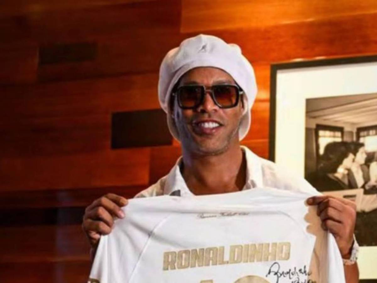 ¡Insólito! Ronaldinho sale del retiro y vuelve al fútbol: Inscrito por impensado club