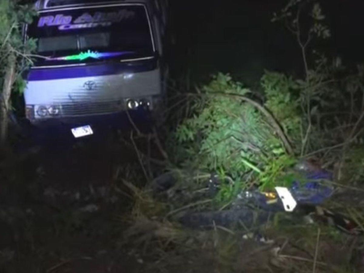 Bus cae a hondonada en Tegucigalpa y deja varias personas heridas
