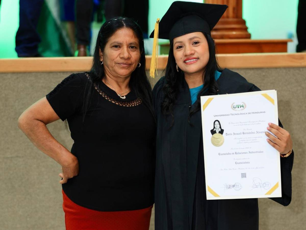 La graduación de la UTH celebra a 262 nuevos profesionales