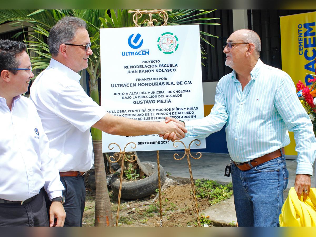 Develación de placa y corte de cinta.