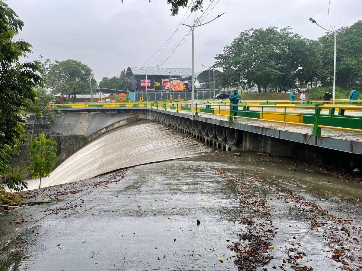 Tormenta Sara pone a prueba los vados de San Pedro Sula